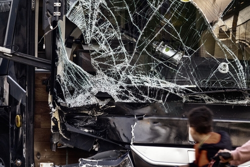 Lenoir City bus accident lawyer representing victims after bus crash with smashed window.