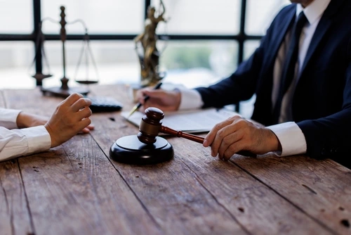 A client meeting a personal injury lawyer in Lenoir City, Tennessee.