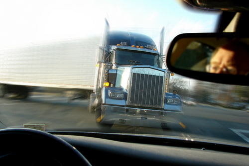 A driver sees a tractor trailer before a Tennessee truck accident.